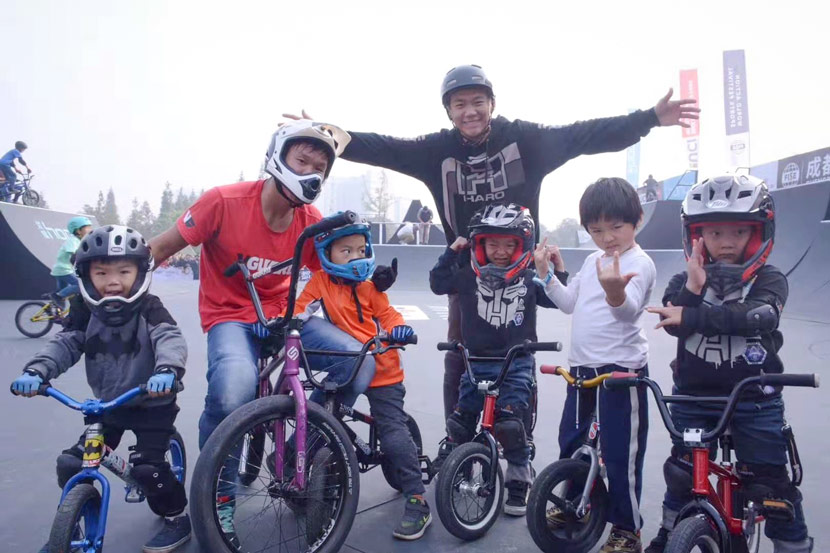 Bao Jiafu (in red) and his friend pose for a photo with young BMX riders in Chengdu, Sichuan province, November 2017. Courtesy of Bao Jiafu