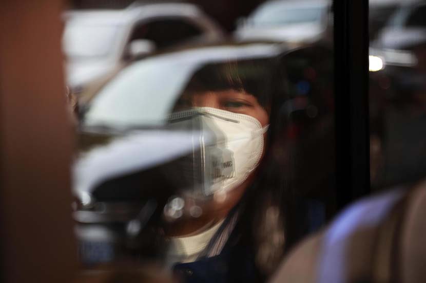 A woman on a bus wears a mask on a day of heavy smog in Shanghai, Dec. 4, 2019. Tang Yanjun/CNS/VCG