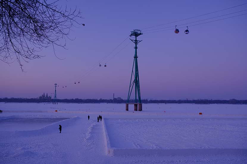 Tourist visit the frozen Songhua River in Harbin, Heilongjiang province. Dec. 31, 2019. Wu Huiyuan/Sixth Tone