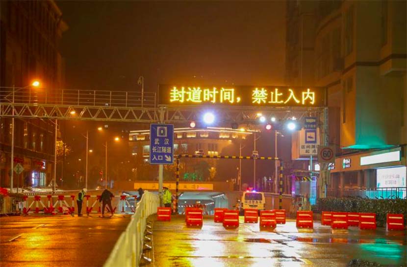 Police officers set up barricades along a highway in Wuhan, Hubei province, Jan. 25, 2020. Zhang Chang/CNS