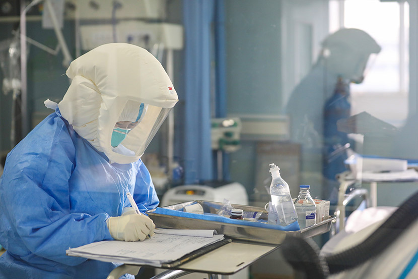 A medical worker at Jinyintan Hospital in Wuhan, Hubei province, Feb. 13, 2020. Yuan Zheng for Sixth Tone