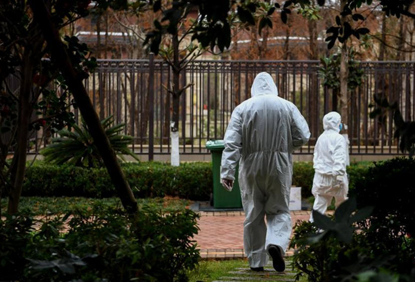Medical workers inspect a residential community where suspected coronavirus infections have been found, Kunming, Yunnan province, Jan. 29, 2020. Kang Ping/CNS