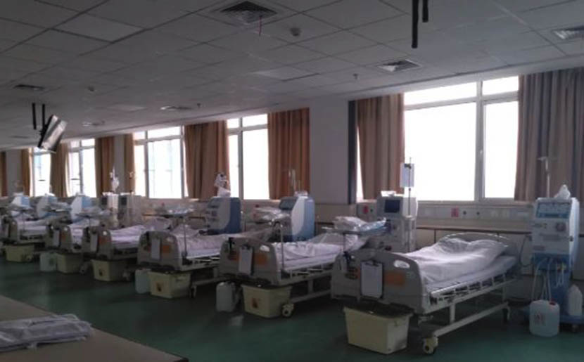 An empty dialysis room at the Hanyang branch of Wuhan Hospital of Traditional Chinese Medicine, Hubei province, Jan. 28, 2020. From @新京报 on Weibo