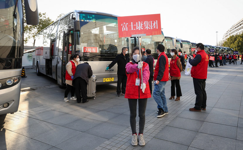 A bus picks up Foxconn employees returning to work from other provinces at Kunshan South Station in Kunshan, Jiangsu province, Feb. 20, 2020. Zhou Zhou/IC