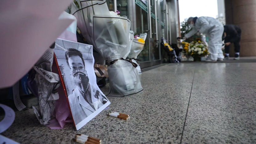 A mourner has left a tribute for Dr. Li Wenliang, the whistleblower who died after becoming infected with the novel coronavirus, Wuhan, Hubei province, Feb. 7, 2020. Yuan Zheng for Sixth Tone
