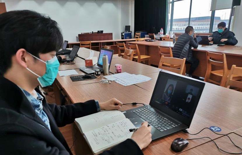 A representative from a tech company conducts an online interview in Cixi, Zhejiang province, Feb. 25, 2020. From @慈溪日报 on Weibo