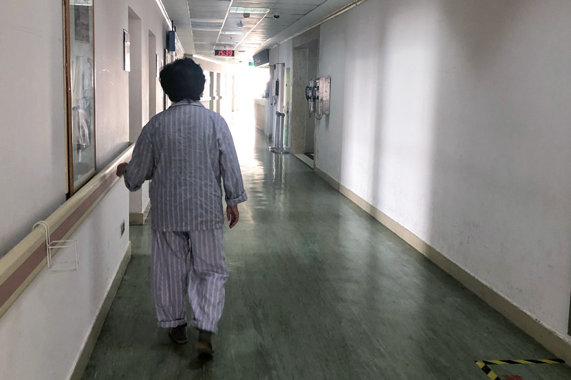 Bao Wei’s mother, after undergoing surgery Thursday, has started walking along the hospital’s corridor for exercise, in Shanghai, March 2020. Courtesy of Bao Wei