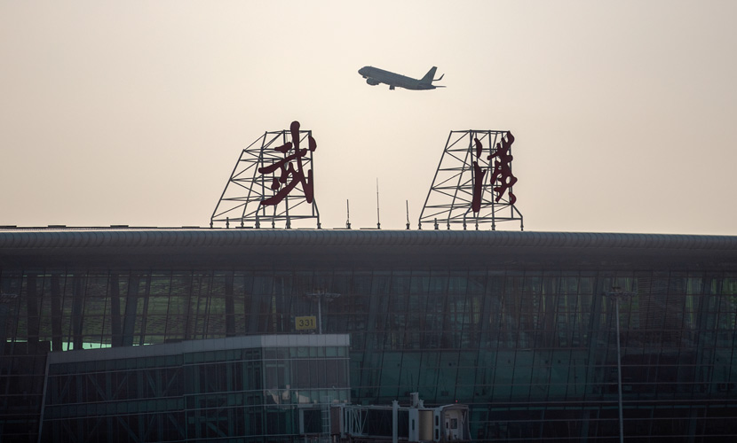 A plane transporting medical workers home takes off from Wuhan Tianhe International Airport in Hubei province, March 18, 2020. Fei Maohua/Xinhua