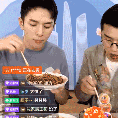 Commercial livestreamer Li Jiaqi promotes “hot and dry noodles,” a Hubei delicacy, during a charity broadcast. From Taobao