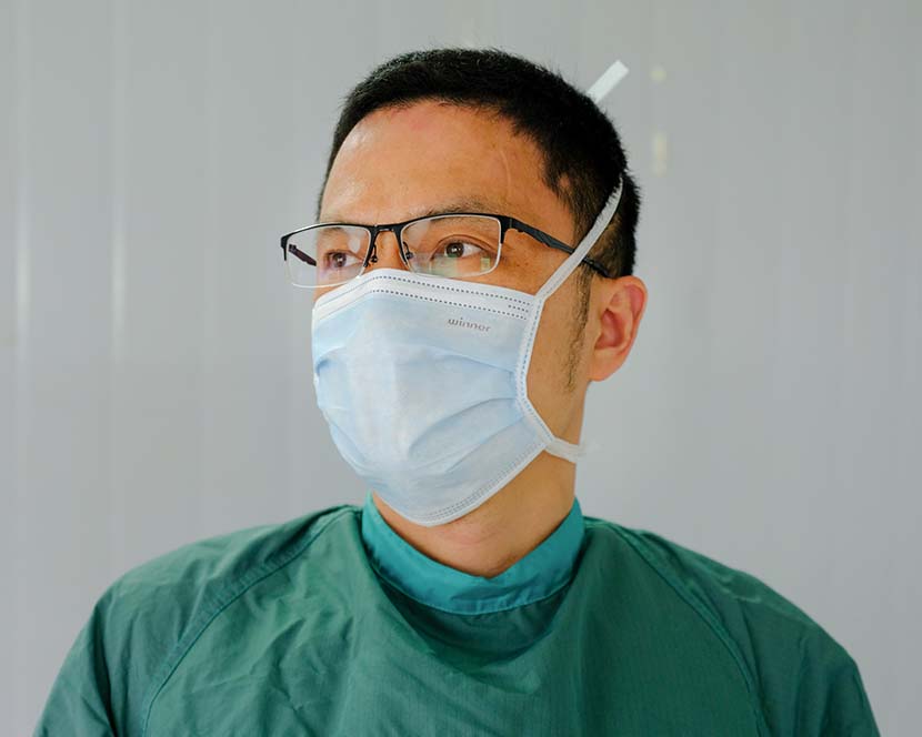 Head nurse Ding Xinbo poses for a photo at Leishenshan Hospital in Wuhan, Hubei province, April 10, 2020. Shi Yangkun/Sixth Tone