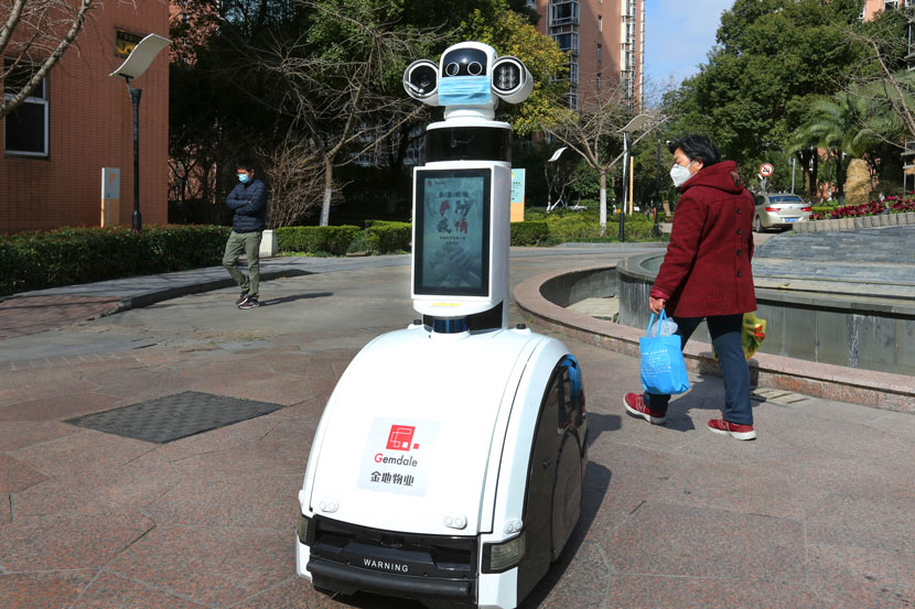 A robot on patrol in a residential community in Shanghai, Feb. 27, 2020. Xu Wanglin/People Visual