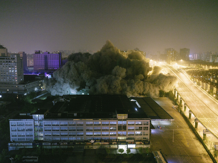 A partially-constructed, unfinished building, which had been left abandoned for nearly two decades, is demolished in Shanghai, April 20, 2020. Zhou Pinglang for Sixth Tone
