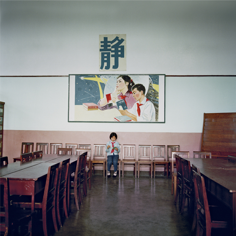 A girl reads a book at a library in the Children’s Palace, Shanghai, 1981-1982. Courtesy of Ryoji Akiyama via Seisodo