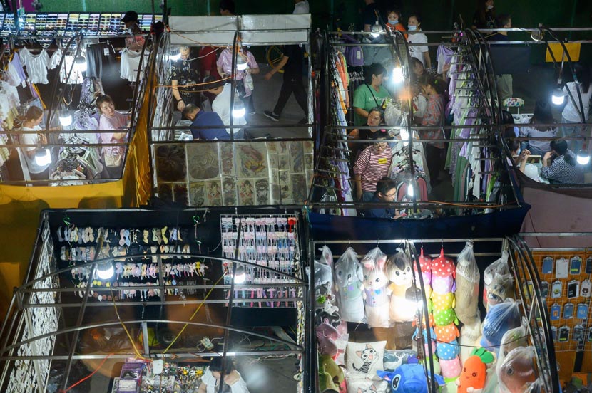 People browse the stalls of a night market in Taiyuan, Shanxi province, June 4, 2020. Hu Yuguang/IC