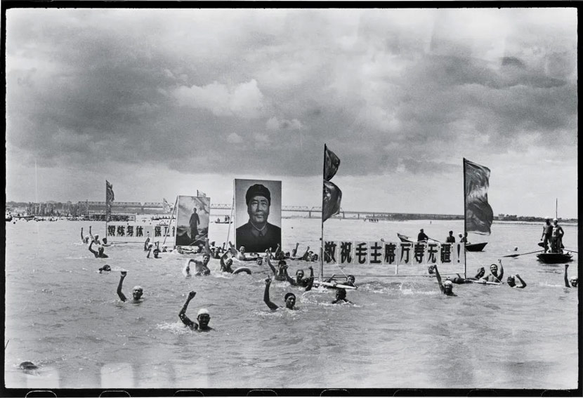 People swim to commemorate the anniversary of Chairman Mao’s journey across the Yangtze River in the Songhua River, Harbin, Heilongjiang province, July 16, 1967. Li Zhensheng/The Chinese University of Hong Kong Press