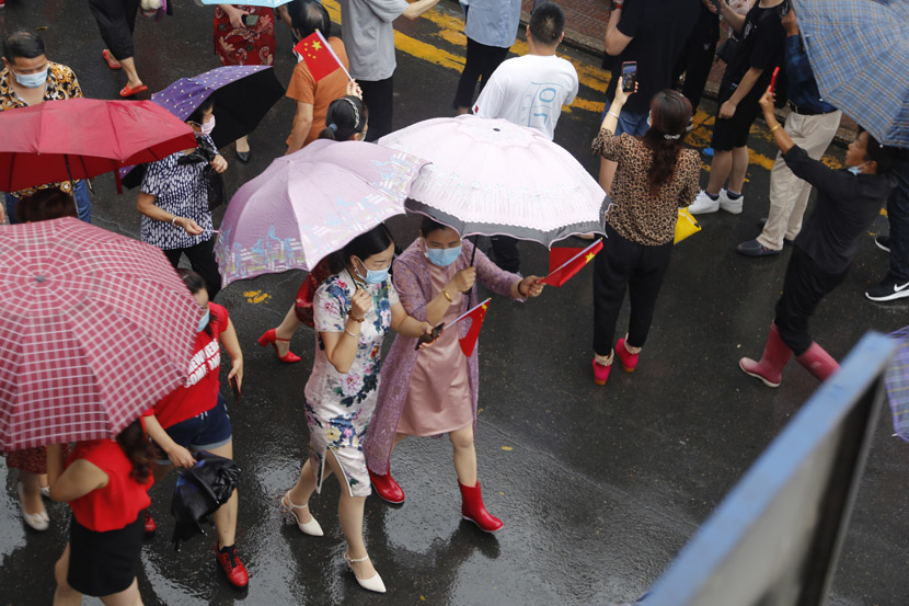 Well-dressed parents prepare to take part in a farewell ceremony for “gaokao” students from Maotanchang High School in Lu’an, Anhui province, July 5, 2020. Han Zhen/People Visual