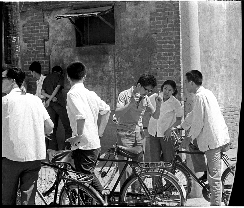 Students chat while waiting for the exam venue to open, Beijing, 1979. Ren Shulin for Sixth Tone