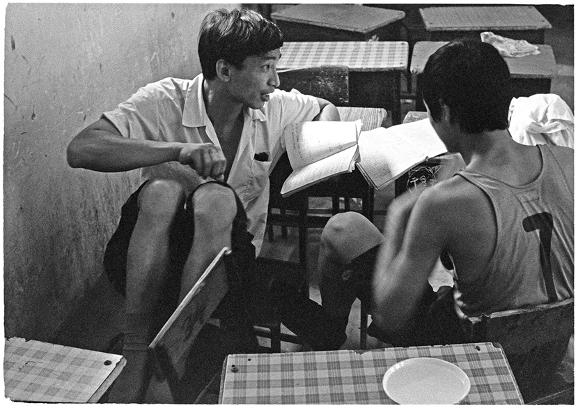 Students discuss the exam, Beijing, 1979. Ren Shulin for Sixth Tone