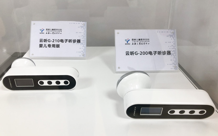 Two digital stethoscopes on display at Shanghai Children’s Medical Center, July 7, 2020. Yu Hanqi for Sixth Tone