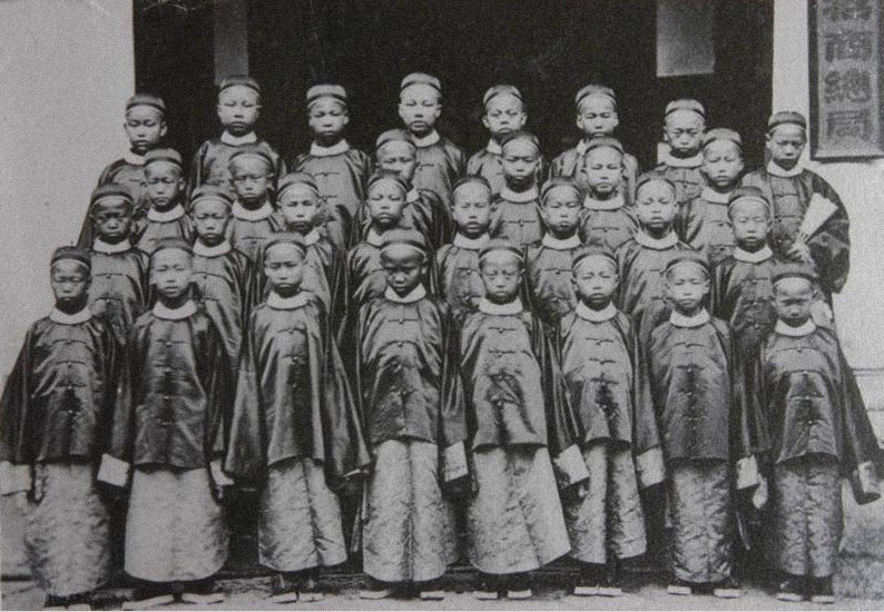 A group photo of the first young students sent to the U.S. as part of the Chinese Educational Mission in the 1870s. From Ningbo Evening News