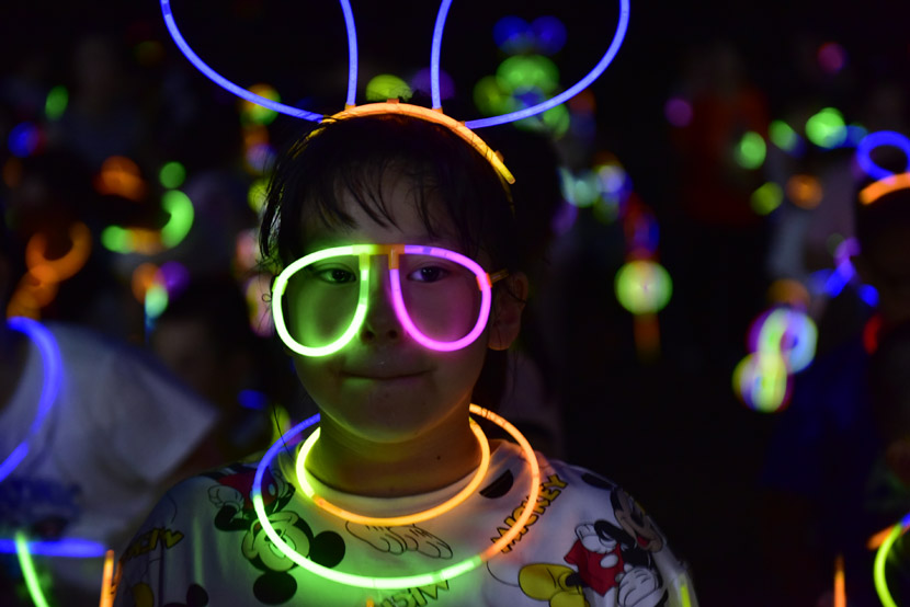 A child lights up prior to a night run in Hefei, Anhui province, Aug. 15, 2020. Ge Jun/People Visual