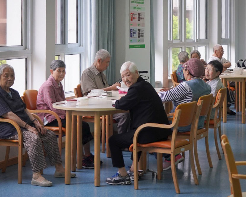 Elderly people sit in a nursing home in Shanghai, July 9, 2020. Wu Ziyi for Sixth Tone