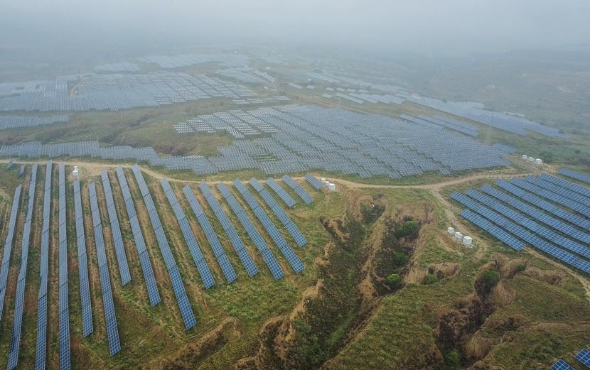 An aerial view of the solar panels in Zuoyun County, Shanxi province, June 5, 2017. Gu Yifan/Sixth Tone