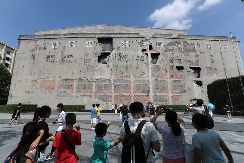 Tourists visit the warehouse where much of the historical battle upon which “The Eight Hundred” is based took place, Shanghai, Aug. 23, 2020. Zhang Hengwei/CNS/People Visual