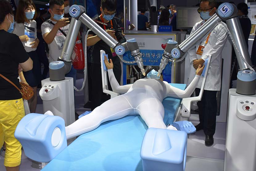 A manikin receives robot-administered acupuncture treatment during the China International Fair for Trade in Services (CIFTIS) in Beijing, Sept. 6, 2020. People Visual