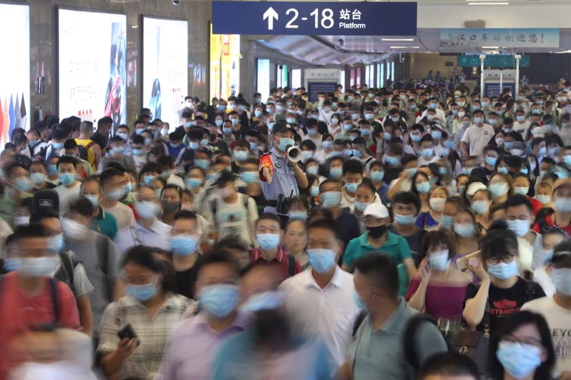 A crowd of masked travelers at Hankou Railway Station in Wuhan, Hubei province, Sept. 1, 2020. Hu Jinli/People Visual
