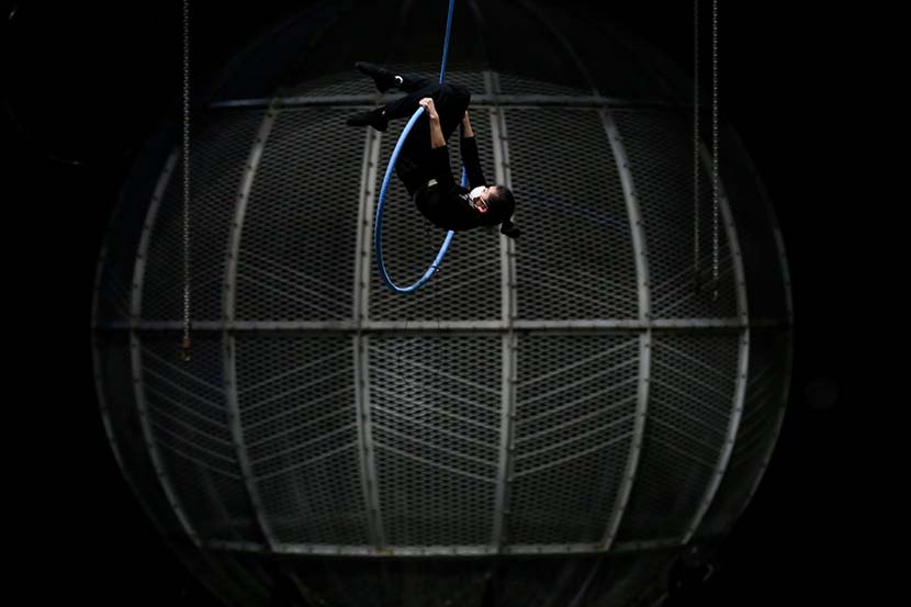 An acrobat wearing a mask performs in Shanghai, March 5, 2020. Zhu Weihui for Sixth Tone