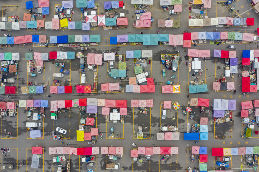 An aerial view of vendor stands at a market in Binzhou, Shandong province, Sept. 24, 2020. Fu Kun/People Visual