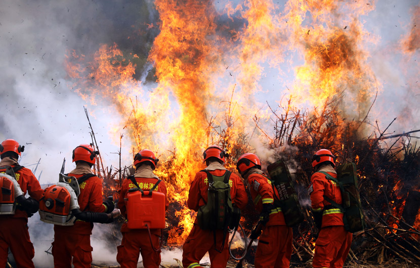 Firefighters complete a fire drill in Tianshui, Gansu province, Nov. 5, 2020. Pei Haibo/People Visual