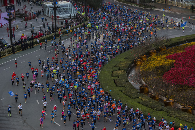 Runners participate in the 2020 Xi’an Marathon in Xi’an, Shaanxi province, Nov. 8, 2020. Yuan Jingzhi/People Visual