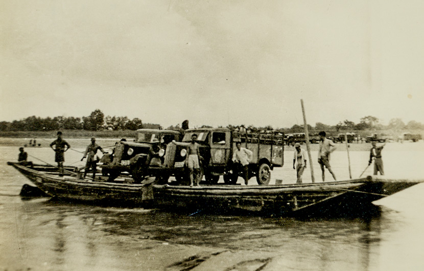 A boat laden with artifacts from the Palace Museum en route from Hanzhong to Chengdu, 1938. Courtesy of Huang Wei