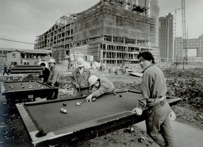 Workers play pool at a construction site near the Jin Mao Tower, Shanghai, 1997. Courtesy of Wu Jianping