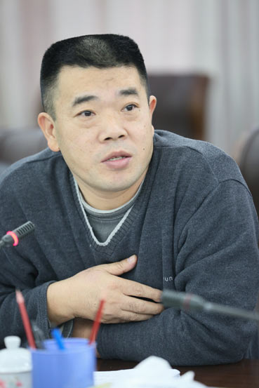 Huang Yan during a lecture, 2015. Courtesy of Huang Yan