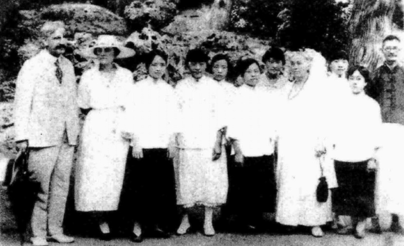 A group photo of John Dewey, Alice Chapman Dewey and seven newly enrolled female students from Peking University, including Wang Lan (second from right) and Deng Chunlan (fifth from left), 1920s. Courtesy of Wu Jingjian