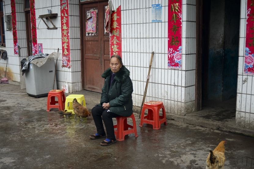 Dezliangz sits alone in front of her family’s house in Qinglong County, Guizhou province, October 28, 2020. Stephen Che/Guyu