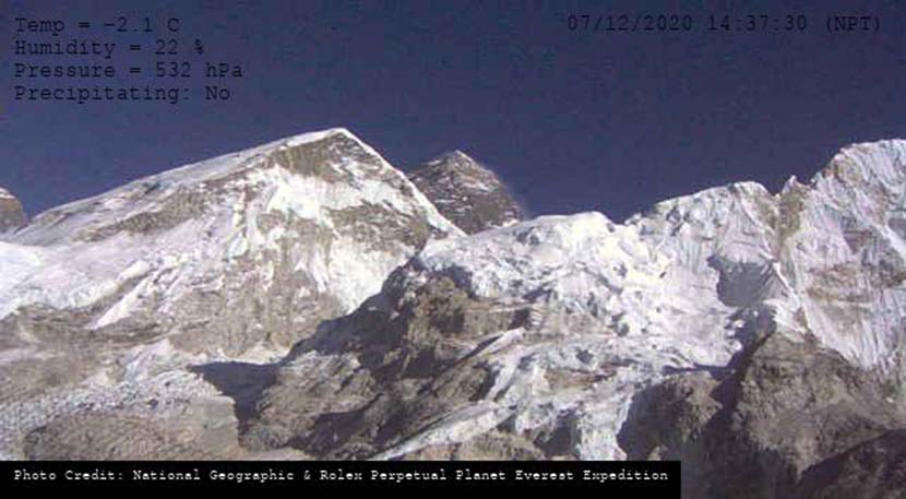 One of the last photos of Mount Everest standing 8,848 meters tall. Nepal and China jointly announced new (re-measured) height Tuesday. From @EverestToday on Weibo