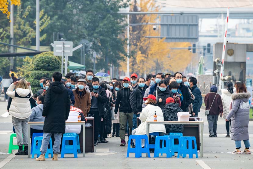 Residents line up to take nucleic acid tests at Southwest Jiaotong University in Chengdu, Sichuan province, Dec. 11, 2020. The city was on high alert after reporting new local COVID-19 cases. People Visual