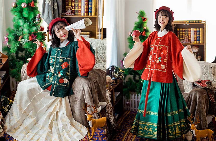 Promotional photos for Christmas-themed ‘hanfu.’ From @汉服同袍圈古装华服资讯 on Weibo