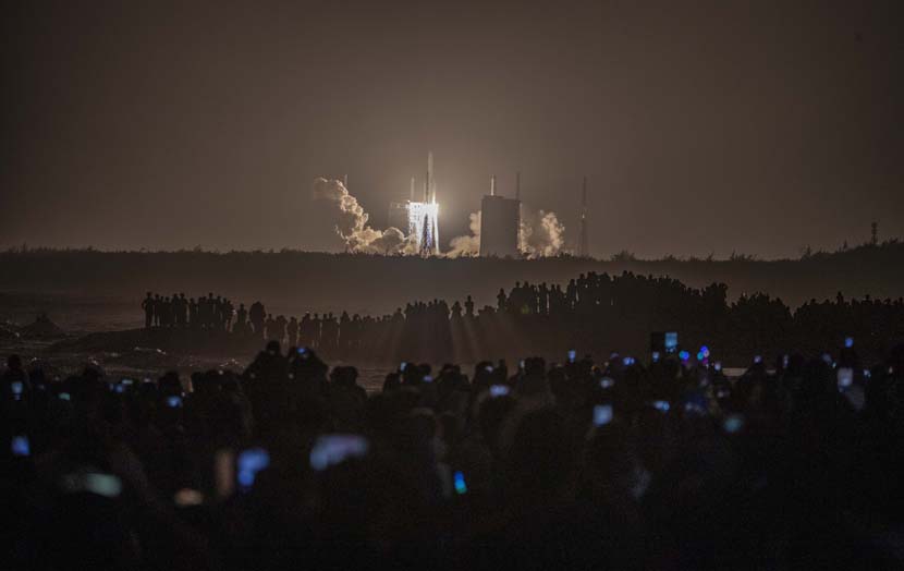 A rocket carrying the Chang’E 5 blasts off at the Wenchang Space Launch Center in Hainan province, Nov 24, 2020. People Visual