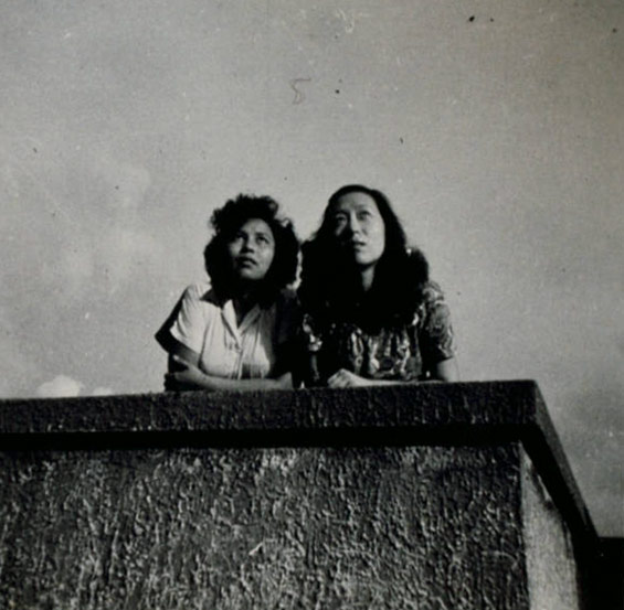 A photo of Eileen Chang (left) and her friend Ying Yan, from the Ailing Zhang (Eileen Chang) Papers. From University of Southern California, East Asian Library