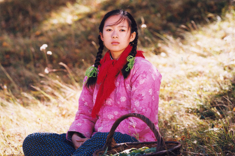 A still frame from the 1999 film “The Road Home” showing the main character, “Zhaodi.” From Douban