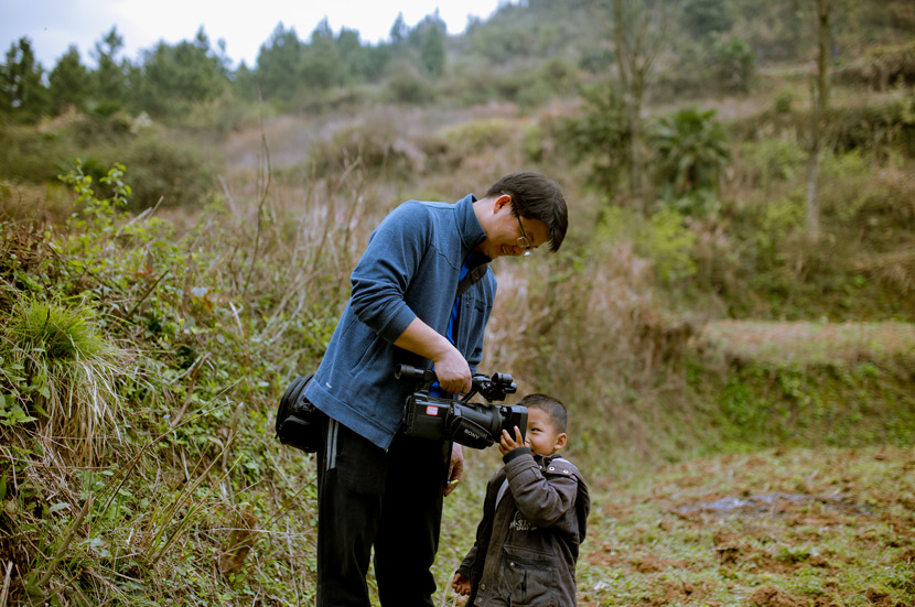 Documentary maker Jiang Nengjie messes around with a left-behind child featured in one of his projects, in 2017. Courtesy of Jiang Nengjie