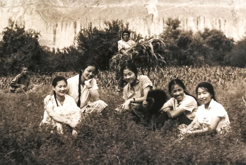 Zhang Jingdu (far right) poses for a photo with her comrades and locals in Pakistan, 1970s. Courtesy of Zhang Jingdu