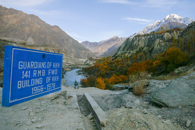 A marker on the Karakoram Highway in Pakistan, 2018. Courtesy of Zhang Jingdu