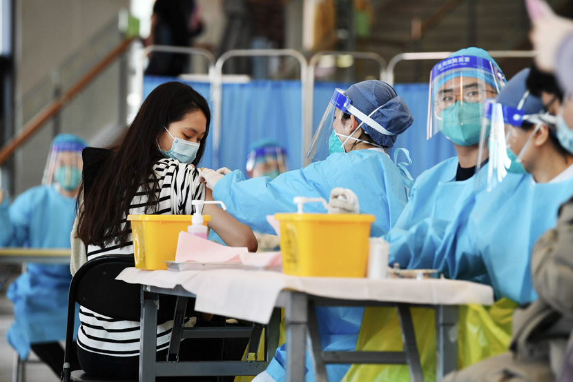 A student is injected with a COVID-19 vaccine at Tsinghua University in Beijing, March 1, 2021. Yuan Yi/Beijing Youth Daily/People Visual