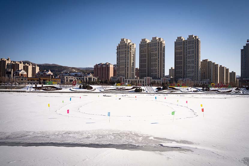 An empty skating rink on the Hun River running along Tonghua, Jilin province, Feb. 5, 2021. Pan Yi for Sixth Tone